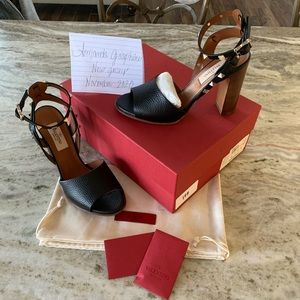 100% Authentic Valentino Rockstud Sandals!